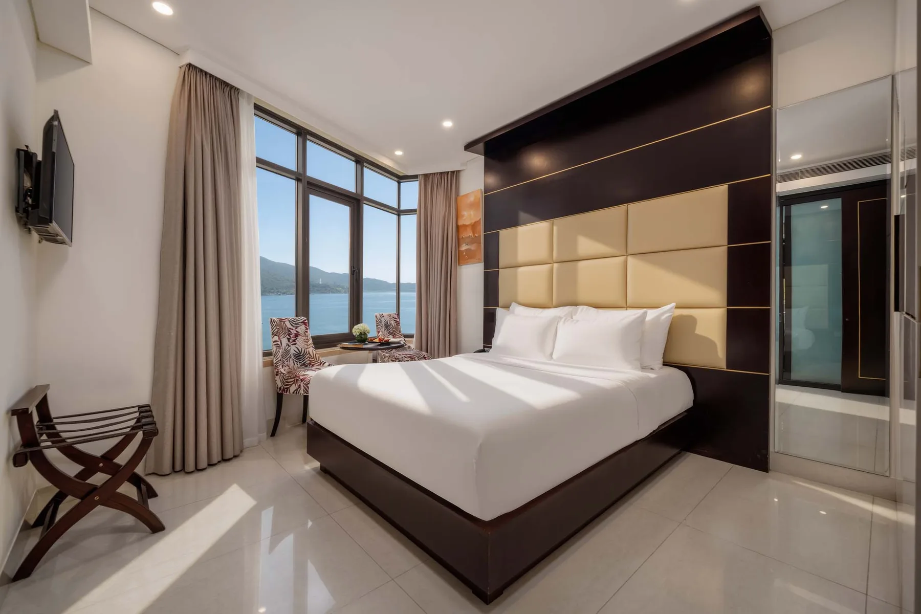 Holiday Beach Danang - Senior Dlx 1