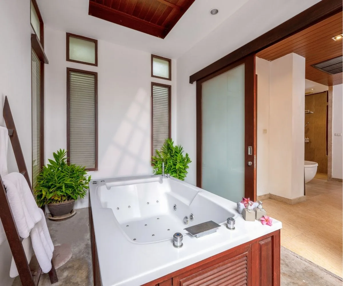 The Sarann - Jacuzzi Suite 2