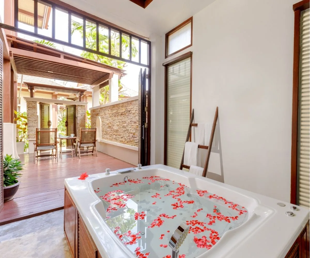 The Sarann - Jacuzzi Suite 3