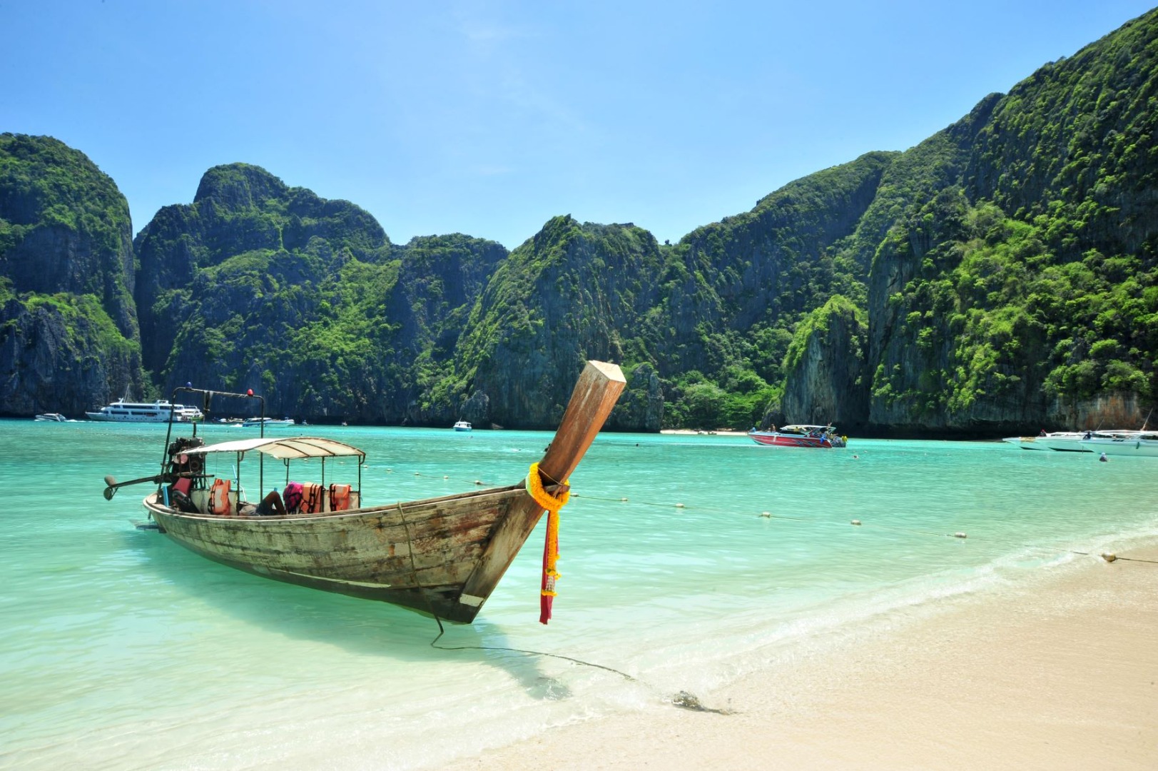 Absolute Twin Sands Resort & Spa